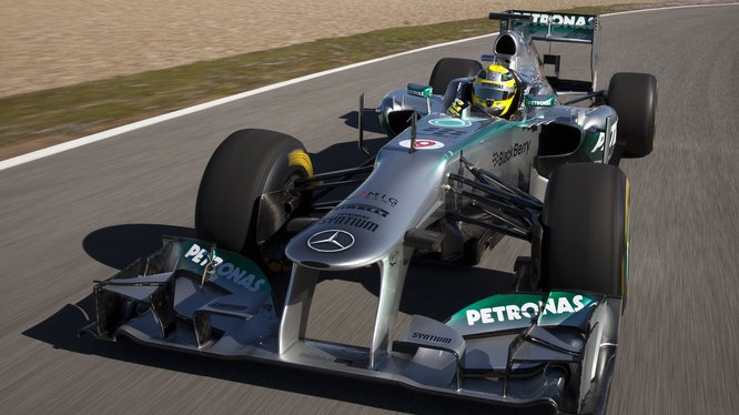 Mercedes Ingin Dominasi F1 2015