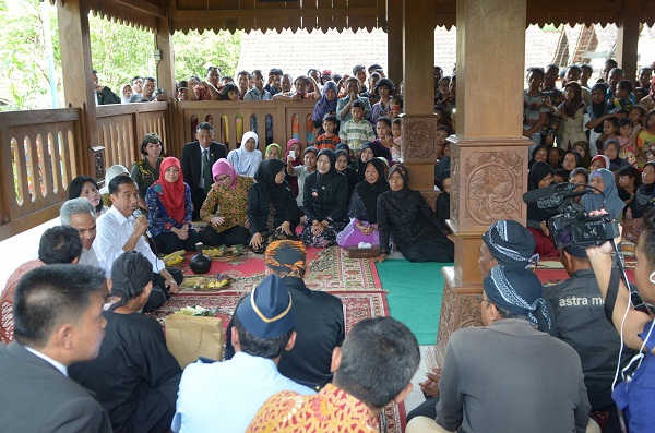 Warga Kampung Samin Ungkapkan Permasalahannya ke Presiden Jokowi