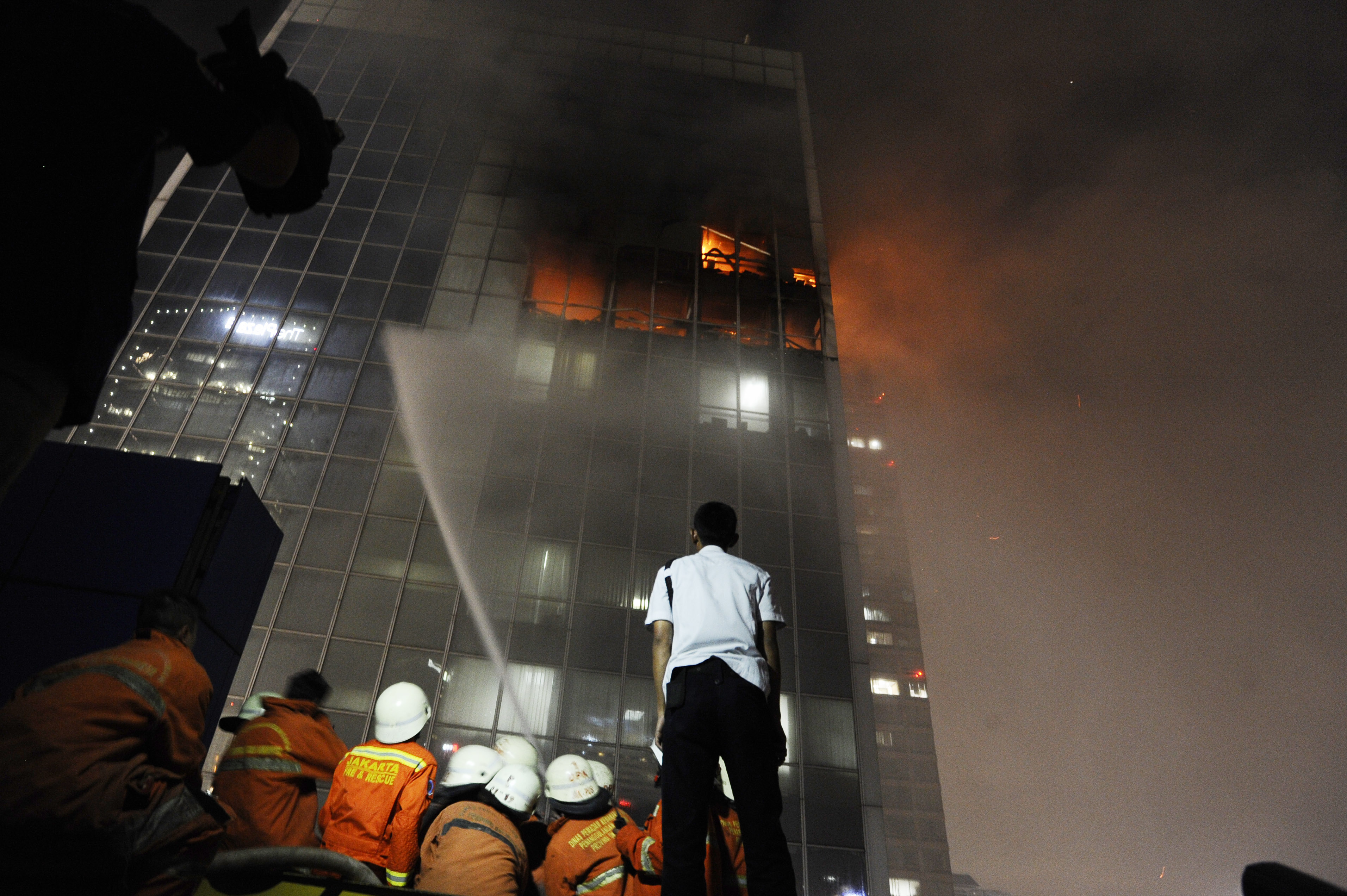Kantor Wisma Kosgoro Terbakar 