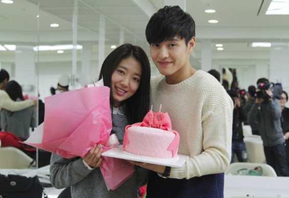 Park Shin Hye dan Kang Ha Neul Pacaran?