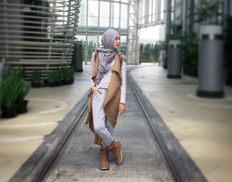 Tampil Sporty dengan Hijab ala Zaskia Adya Mecca