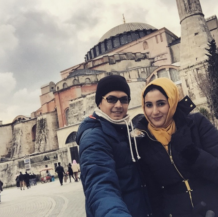 Potret Kebahagiaan Tommy Kurniawan dan Tania Berlibur ke Luar Negeri