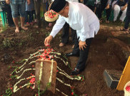 Ical Tebar Bunga di Kuburan Jelang Rapat DPD