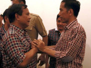 Usai Bersalaman, Presiden Jokowi Peluk Prabowo 