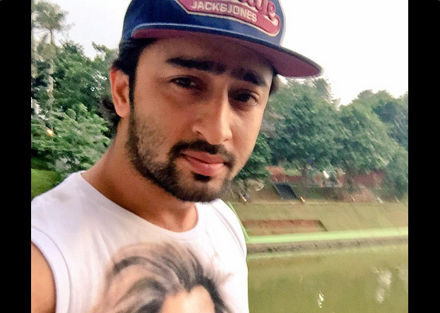 Selfie Bareng Ayu Ting Ting, Shaheer Sheikh Pasang Tampang 'Terpaksa'