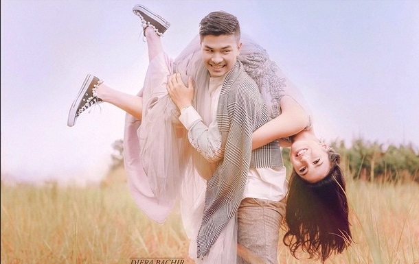 Yoga 'Cinta' ala Chelsea Olivia dan Glenn Alinskie