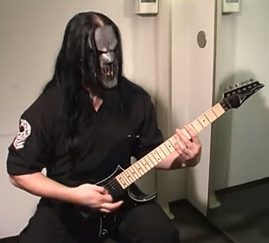 Kepala Gitaris Slipknot Ditikam