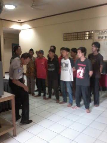 Polsek Beji Sita Miras Oplosan dan Tangkap Belasan Anak Jalanan