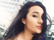 Naomi Zaskia ‘Cantik Cantik Magic’ Modis dan Seksi
