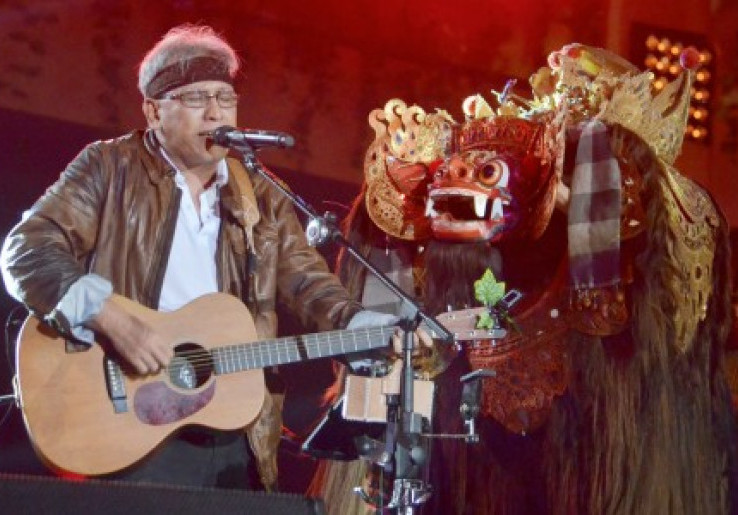 Iwan Fals Suarakan Peduli Lingkungan di Konser Nyanyian Raya