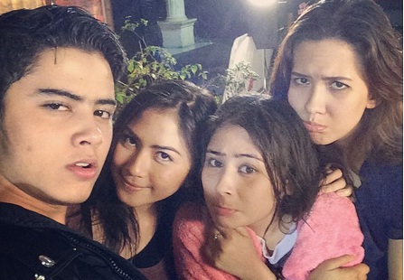 Aksi Konyol Prilly dan Michelle Joan di Lokasi Syuting