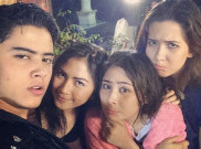 Aksi Konyol Prilly dan Michelle Joan di Lokasi Syuting