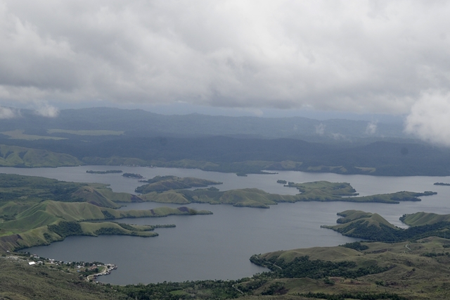 Mengintip Keindahan Danau Sentani