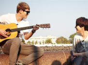 Jonghyun CNBLUE dan Kyuhyun SuJu Ngamen di India