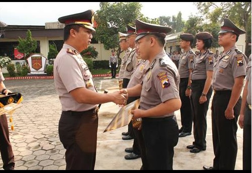 Polres Demak Beri Penghargaan kepada Anggota Berprestasi
