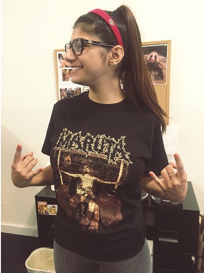  Wow, Mia Khalifa Ternyata Seorang Metalhead