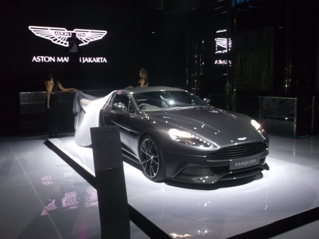 Mobil James Bond Lirik Kaum Hawa Sebagai Pasar Utama