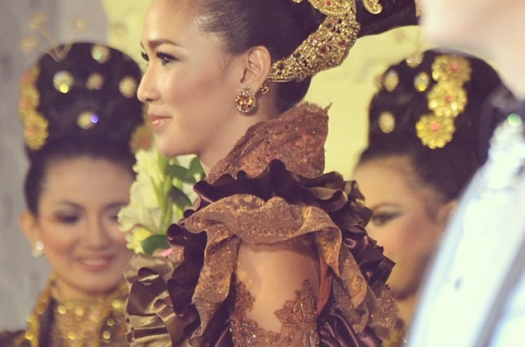 Miss Indonesia 2007 Pandang Langkah Kristania Positif