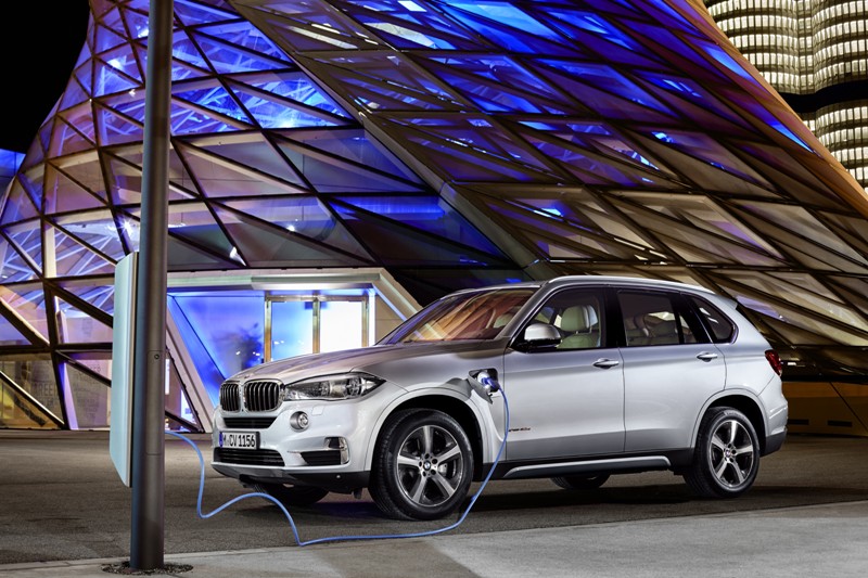 BMW Luncurkan X5 Versi Hybrid