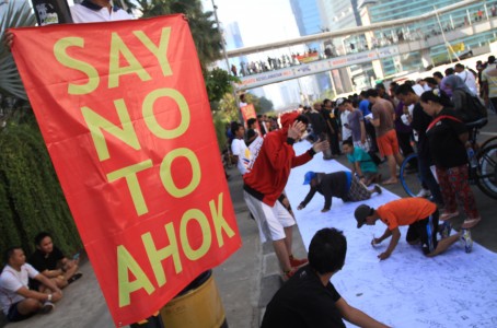 Saat Libur, Ahok Kerap Bersihkan Got
