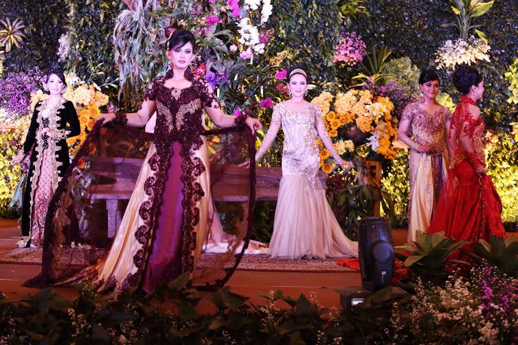 Dibalut Busana Pengantin, Wanita TNI Tampil Anggun