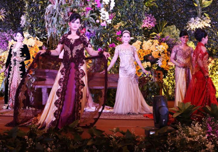Dibalut Busana Pengantin, Wanita TNI Tampil Anggun 
