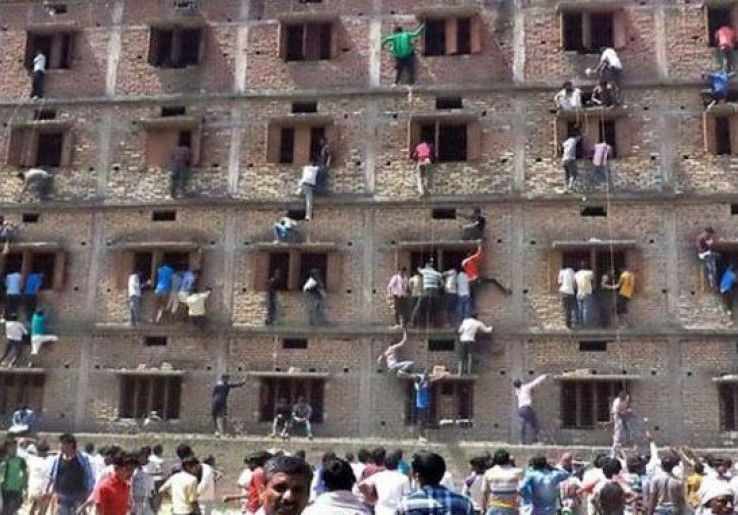 Nyontek Berjamaah 300 Orang Ditangkap 