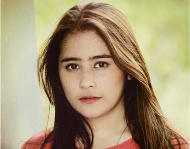 Keakraban Prilly dan Sang Adik