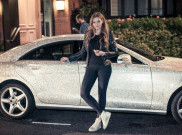 Mahasiswi Cantik Kendarai Mercy Bertabur Berlian