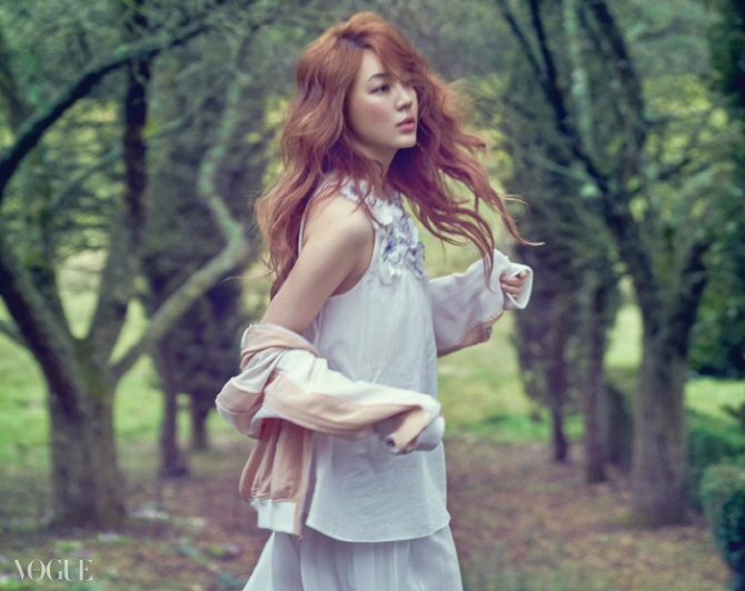 Yoon Eun Hye Tampil Seksi di Tengah Hutan