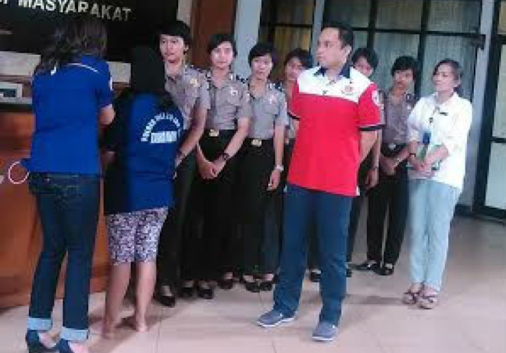 Anak Korban Setrika Ibu Tiri Kini Bersama Ibu Kandung