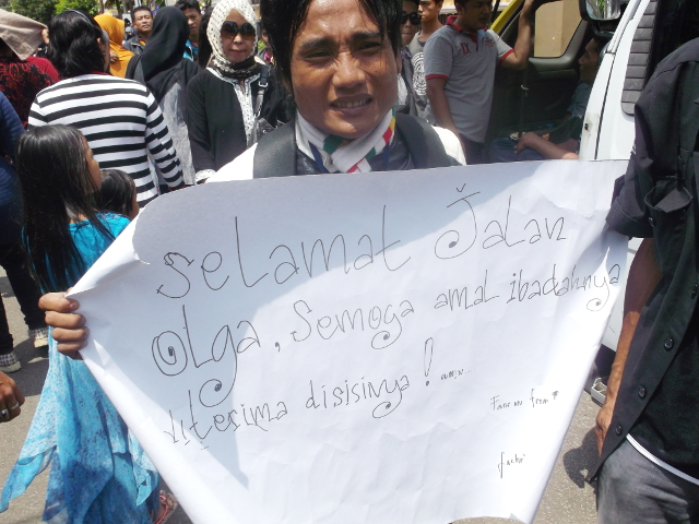 Riyan Datang dari Bandung Melayat Olga