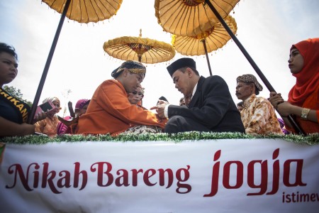 Sambut Hari Bumi, Yogyakarta Gelar Nikah Bareng