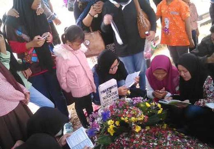 Puluhan Makam Rusak Karena Pelayat Olga