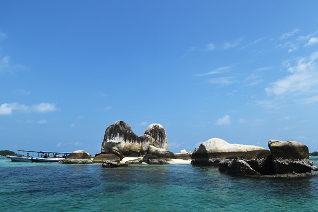 Indahnya Pesona Alam Pulau Batu Berlayar