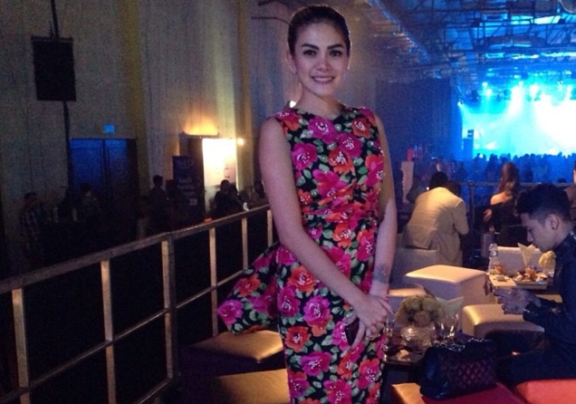 Tiru Gaya Syahrini, Nikita Mirzani Iri?