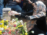 Ziarah ke Makam Olga, Nikita Mirzani Pakai Baju Seksi