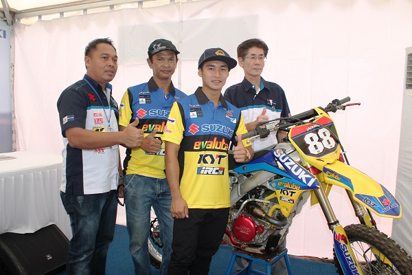 Suzuki Andalkan Dua Crosser Muda di Evalube KYT IRC MX Team