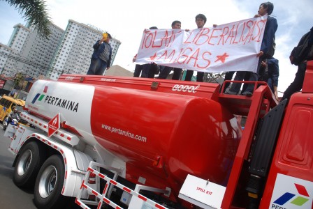  Datangi SPBU, Mahasiswa Unpad Demo Tolak Kenaikan Harga BBM