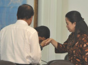 Cium Tangan Puan Maharani, Ini Kata Yuddy Chrisnandi