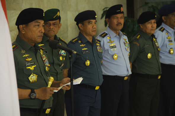 Mutasi TNI, Lodewyk Pusung Jadi Pangdivif-1 Kostrad