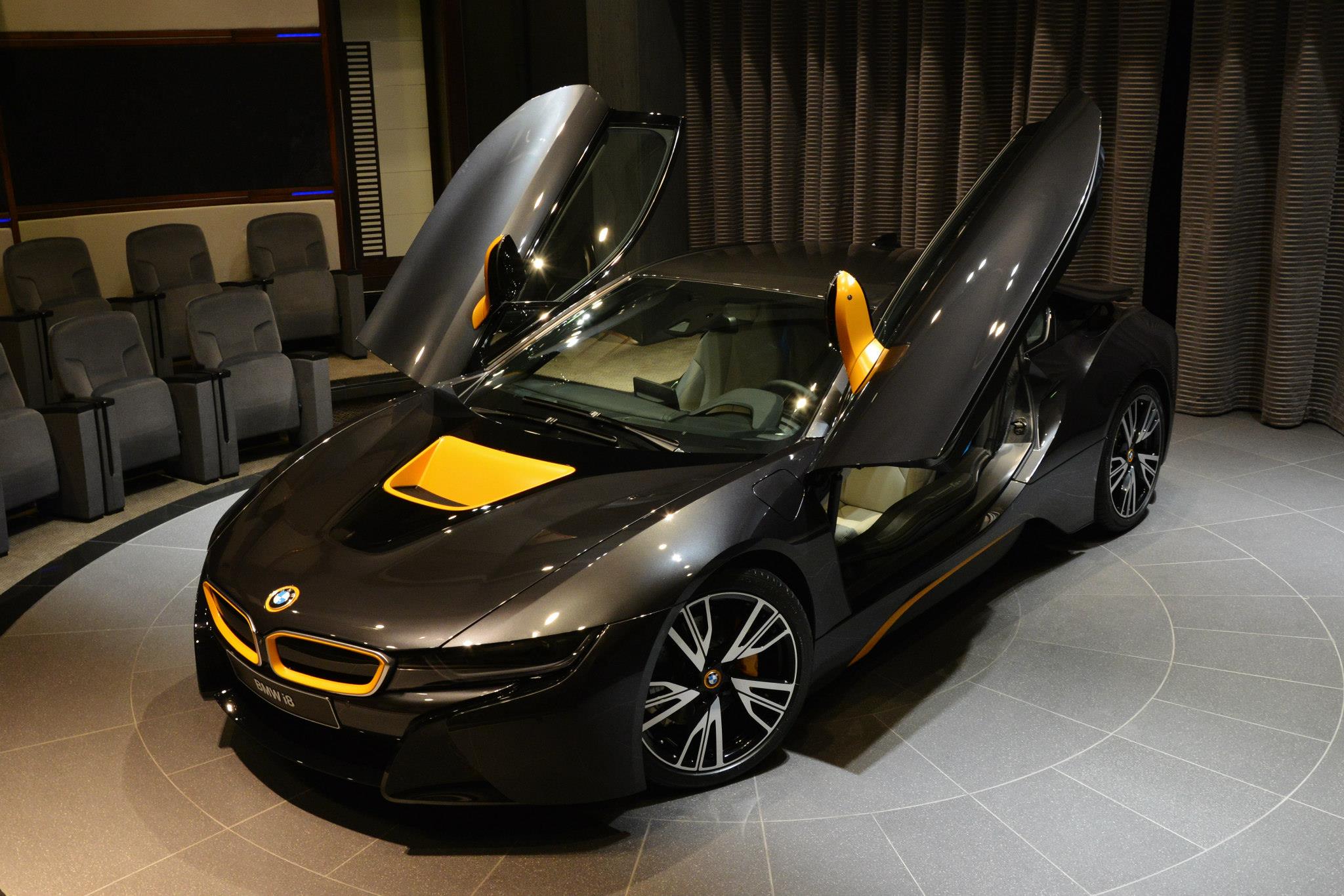 BMW i8 Spesial Mejeng di Abu Dhabi