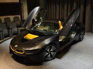 BMW i8 Spesial Mejeng di Abu Dhabi