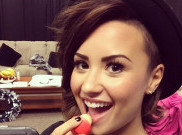 Demi Lovato Pamer Foto Nyaris Bugil di Instagram