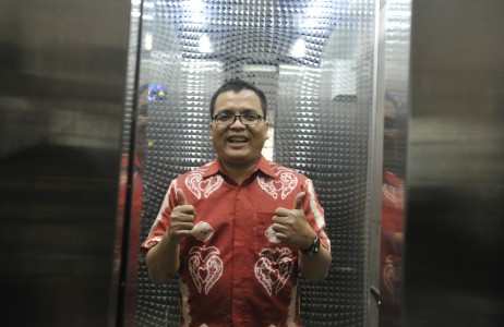 Denny Indrayana Jenguk Adnan Buyung, Begini Tanggapannya