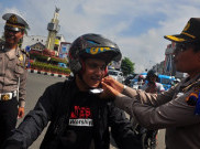 Berbahaya Pakai Helm yang Ada Siku dan Tonjolan