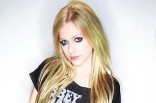 Perjuangan Avril Lavigne Melawan Penyakit Lyme