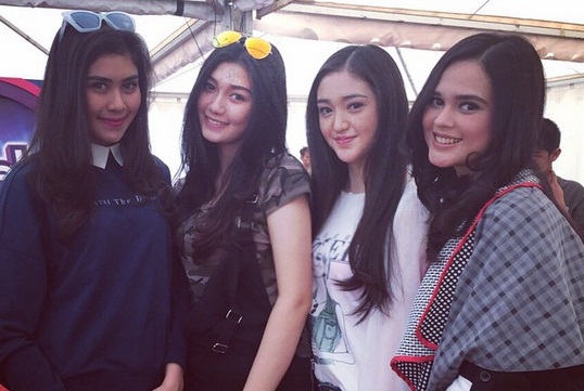 Potret Persahabatan Cut Meyriska, Syahnaz, dan Aura