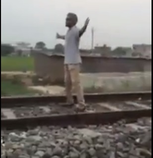 Asli Lucu, Video Aksi Bunuh Diri di Lintasan Kereta