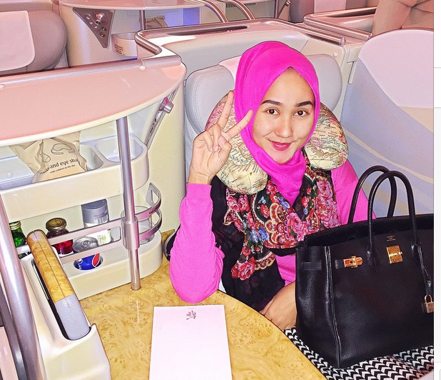 Dian Pelangi Peduli Dunia Pendidikan Nasional
